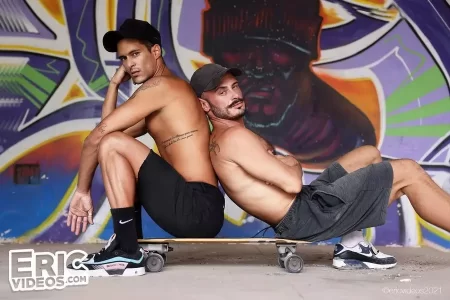 Ray Loaded on his skateboard – Diego Sphynx, Ray Crosswell